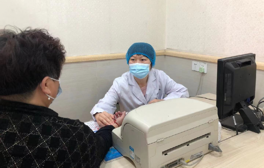 最新肺炎医生逆风翱翔，智慧与勇气的励志传奇