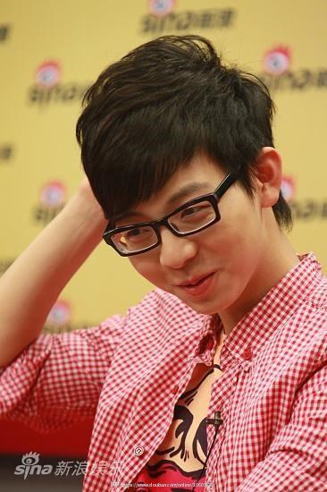 胡夏最新形象照揭示，力量与自信的蜕变之路