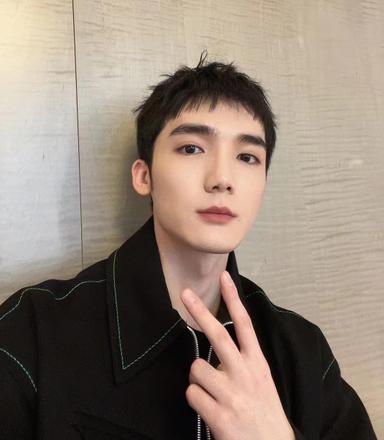 曹姓男演员，聚焦演艺界的璀璨之星