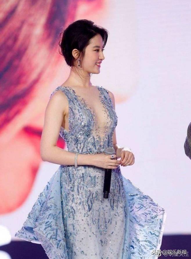 审美视角下的探讨，女明星胸部的魅力与争议