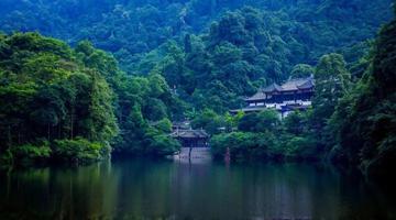 成都暴雨预警最新?别担心,让我们一起去探索自然美景的旅行吧!